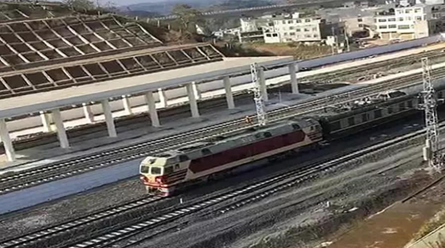 中鐵十一局、十二局集團聯(lián)合體織畢鐵路站后工程指揮部